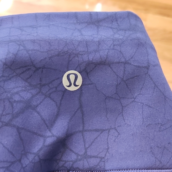 lululemon athletica Pants - Lululemon Dark Purple/blue Leggings With Black Crackle Design Size 4 Yoga